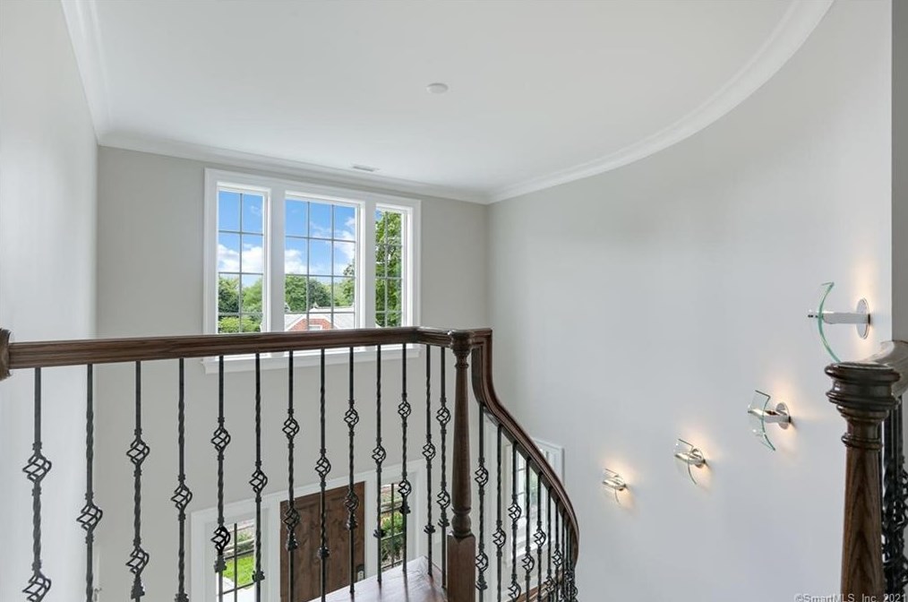 552 River Rd, Cos Cob CT  06807-1905 exterior