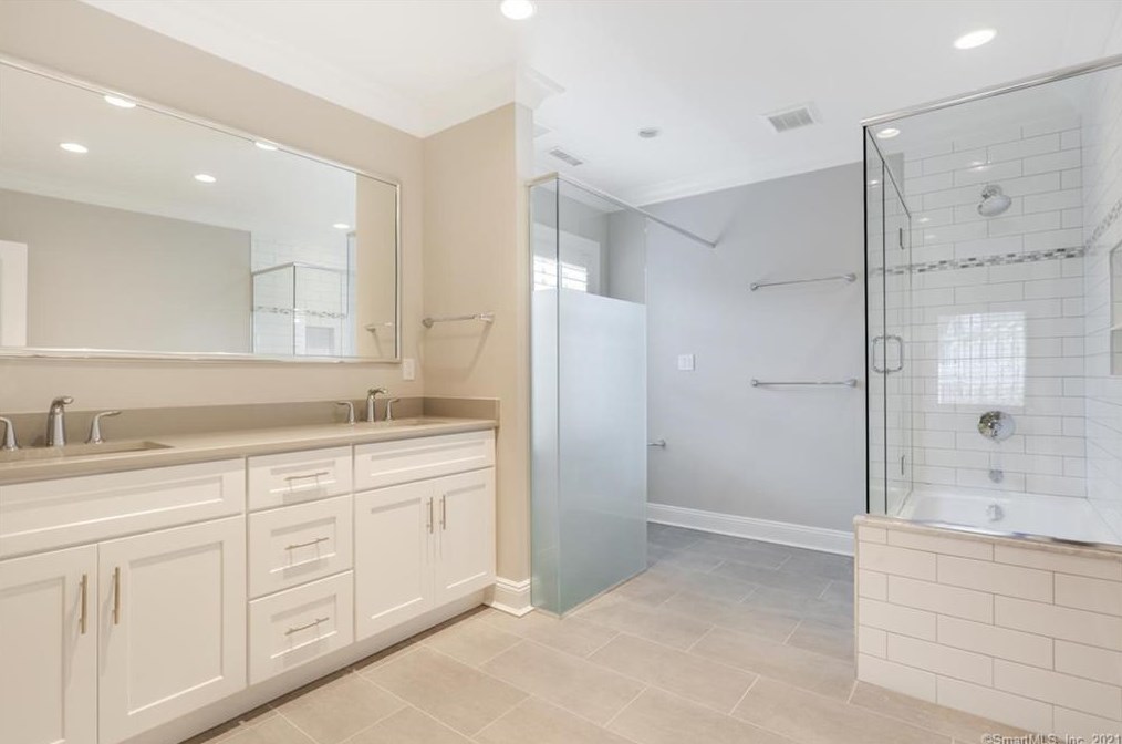 552 River Rd, Cos Cob CT  06807-1905 exterior