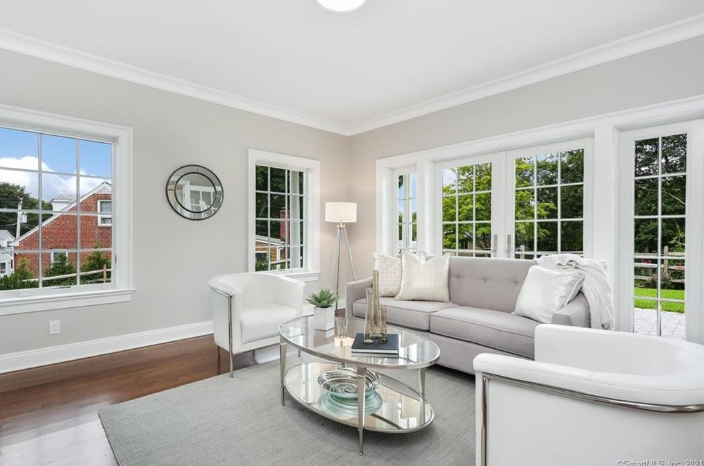 552 River Rd, Cos Cob CT  06807-1905 exterior