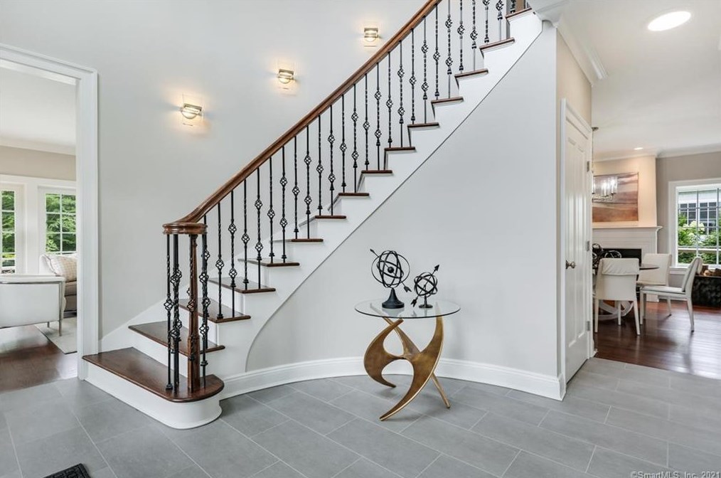 552 River Rd, Cos Cob CT  06807-1905 exterior