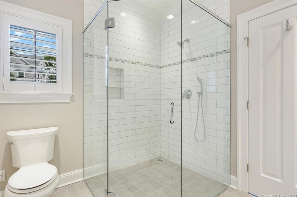 552 River Rd, Cos Cob CT  06807-1905 exterior