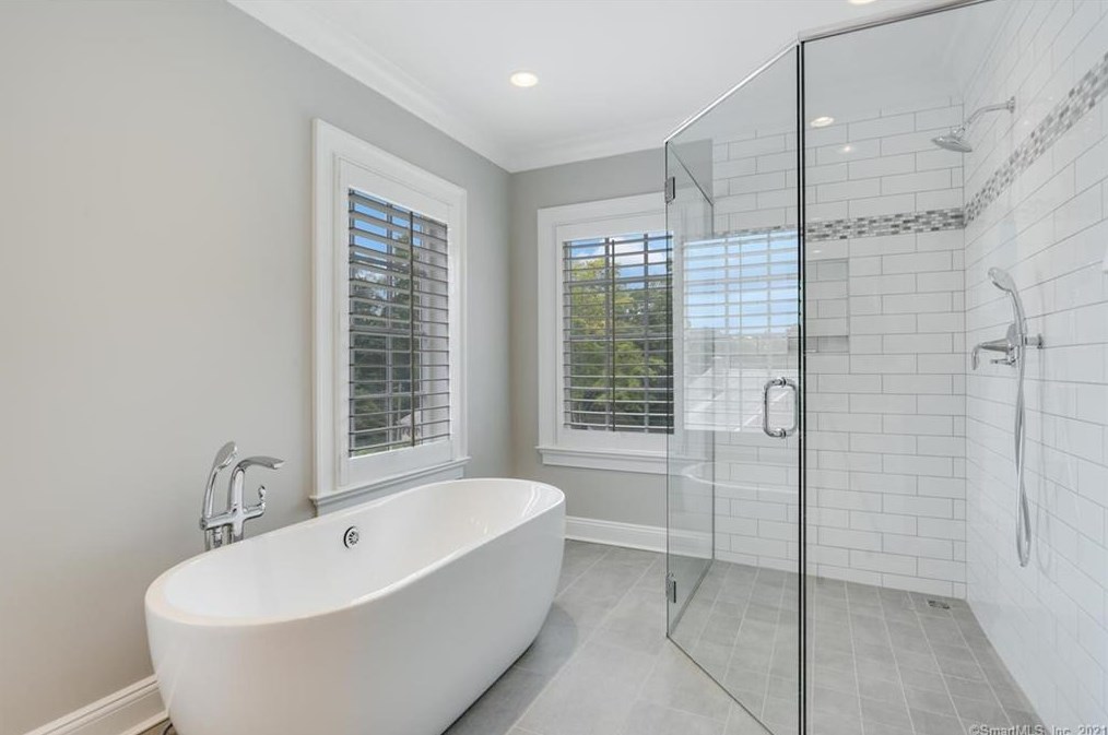 552 River Rd, Cos Cob CT  06807-1905 exterior