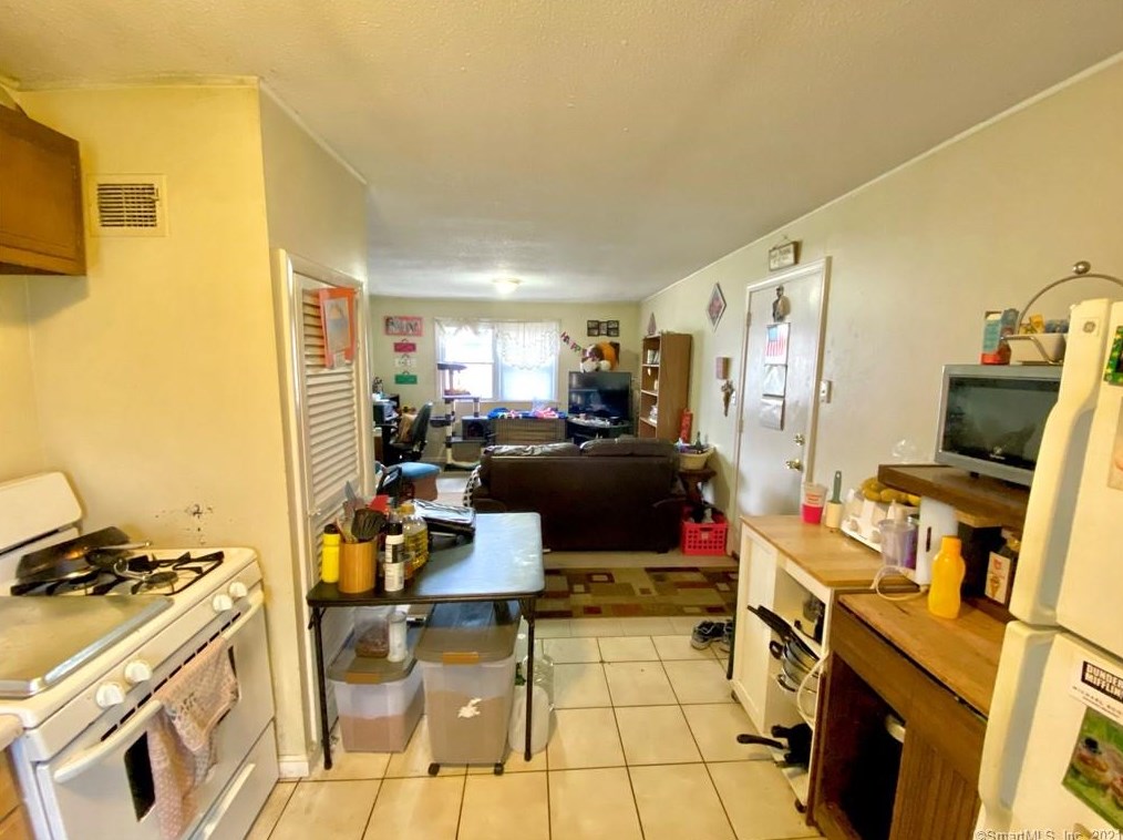 26 Hayes Rd #26, Windsor Locks, CT 06096