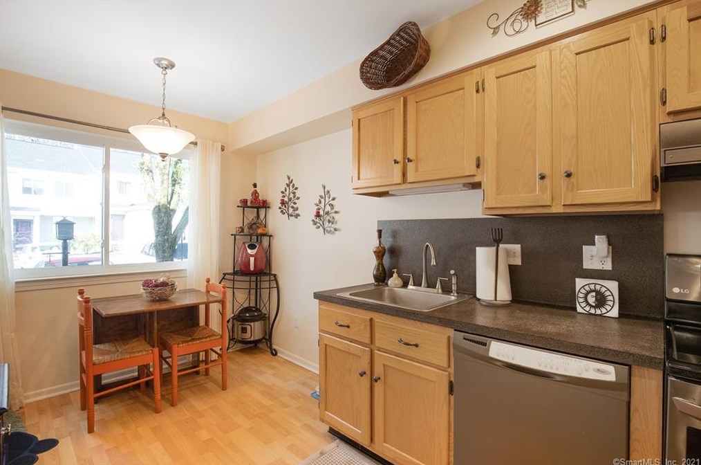 17 Eagle Rock Hill #17, Bethel, CT 06801