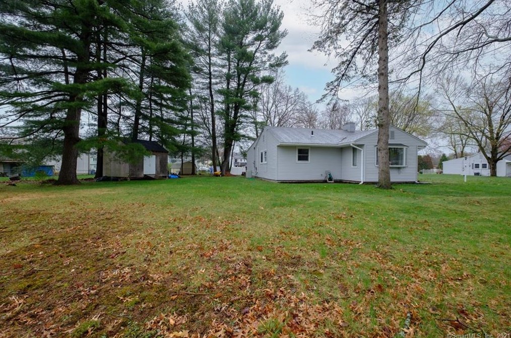 11 Pinecrest Dr, Plainville, CT 06062