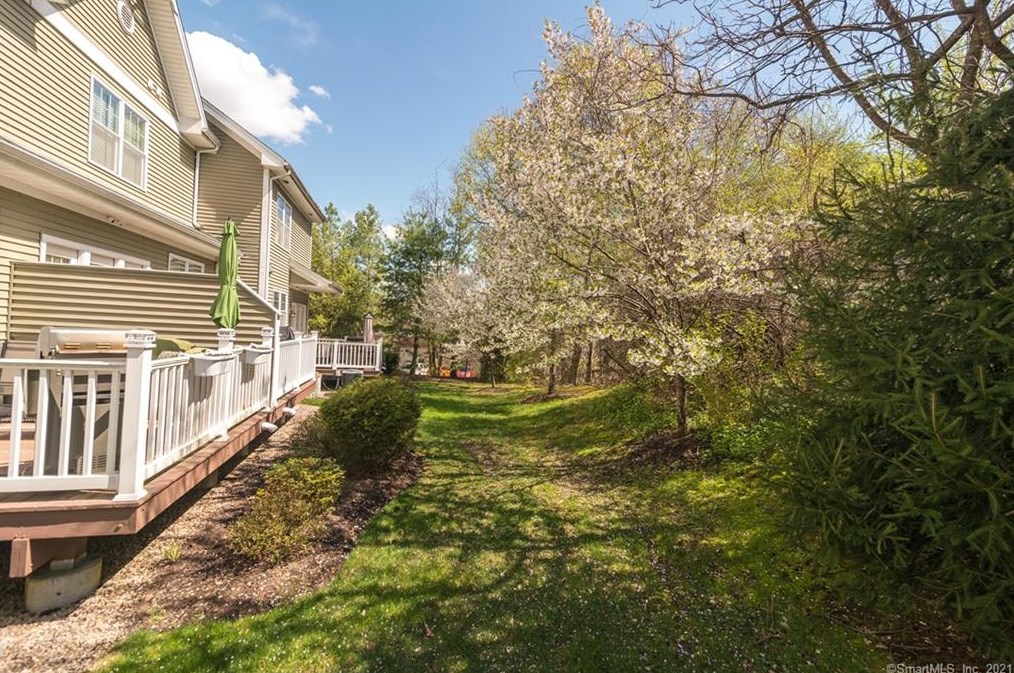 3 Lawrence Ave, Danbury CT  06810-5180 exterior