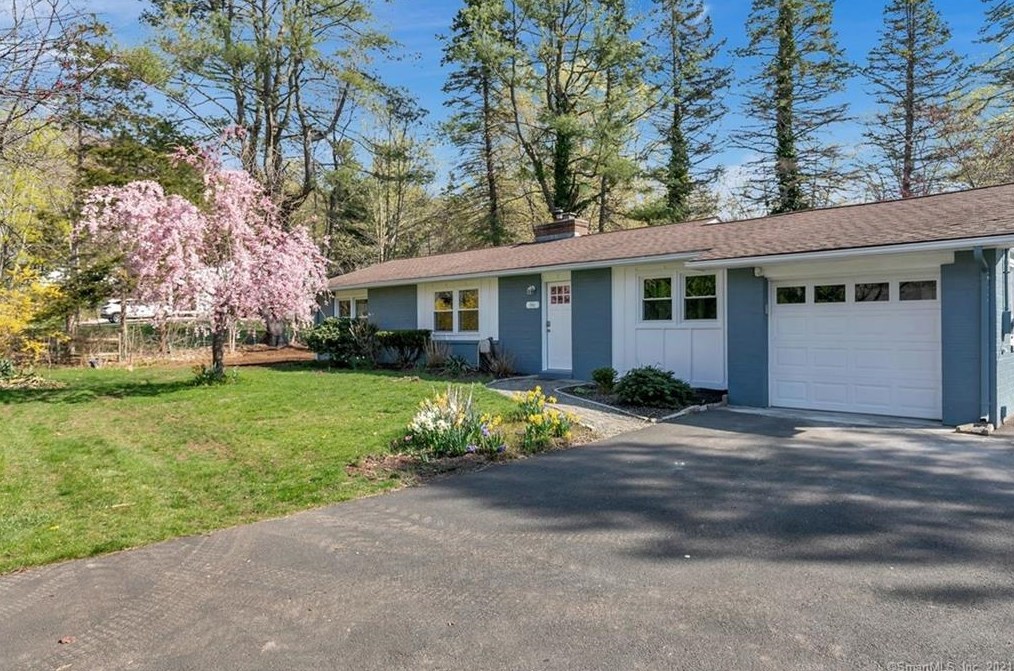 86 Woodland Dr, Northford, CT 06472