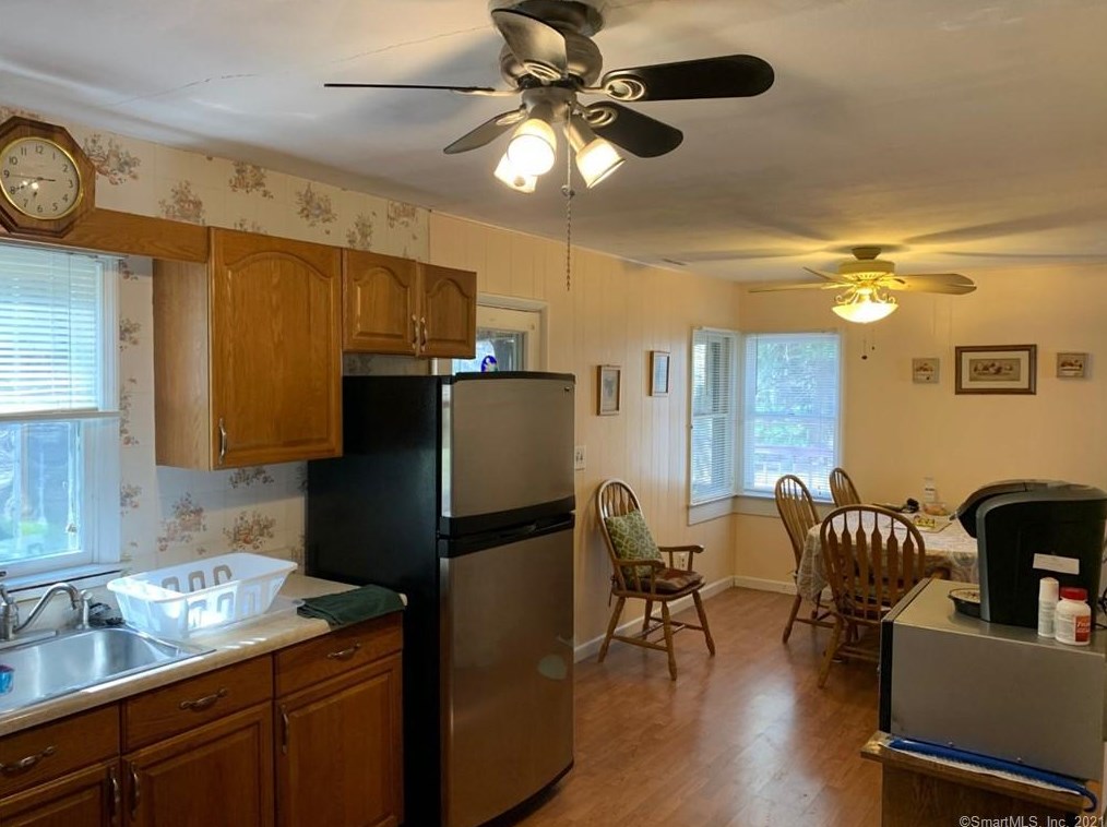 138 Edwards Rd, Cheshire, CT 06410