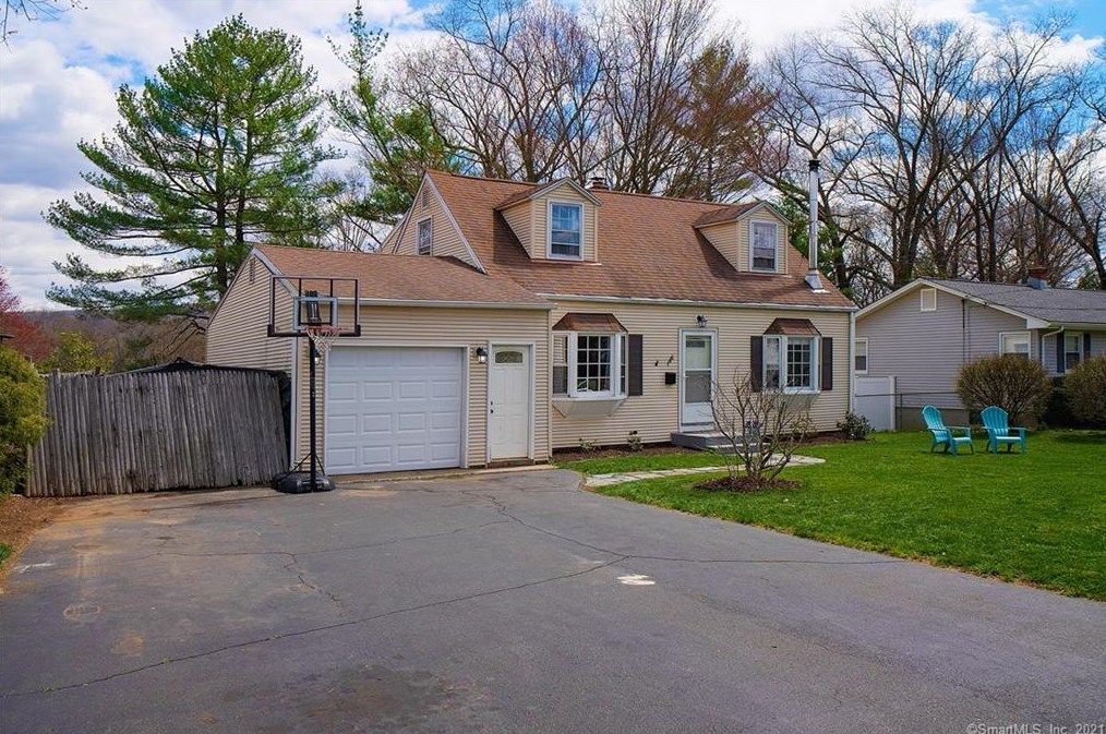 186 Pondview Dr, Southington, CT 06489
