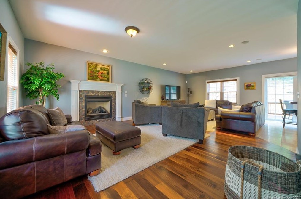 151 Losaw Rd, Winsted CT  06098-4127 exterior