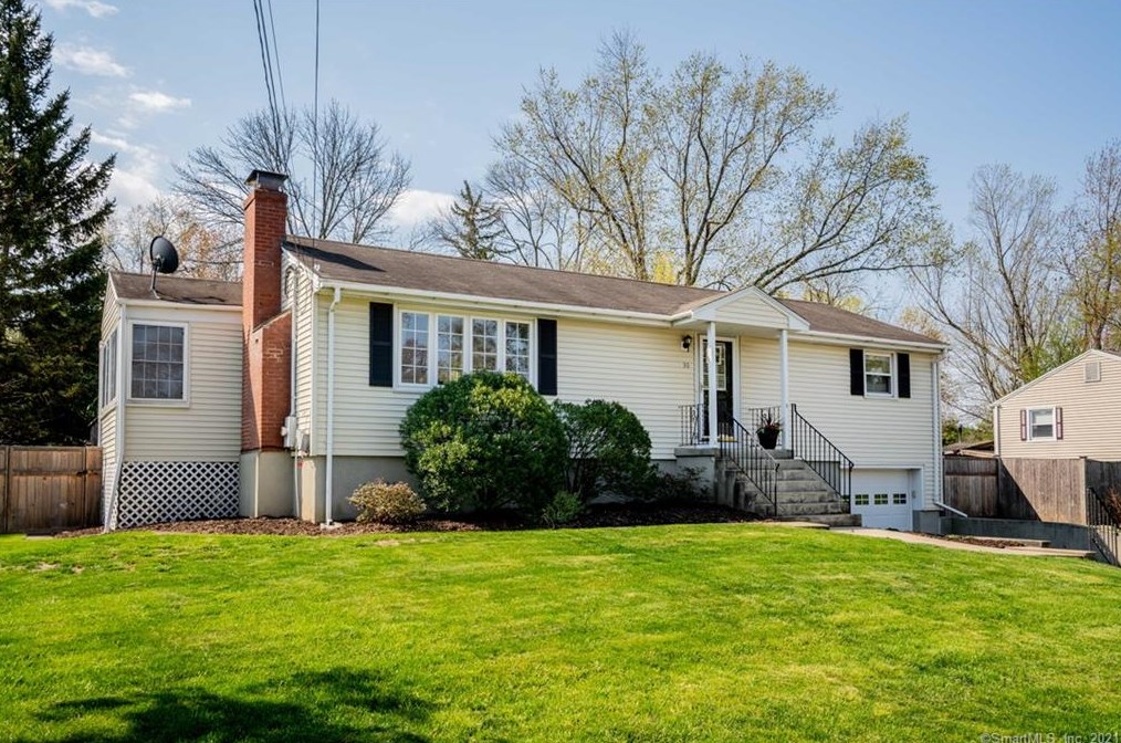 30 Northbrick Ln, Hartford, CT 06109-1218