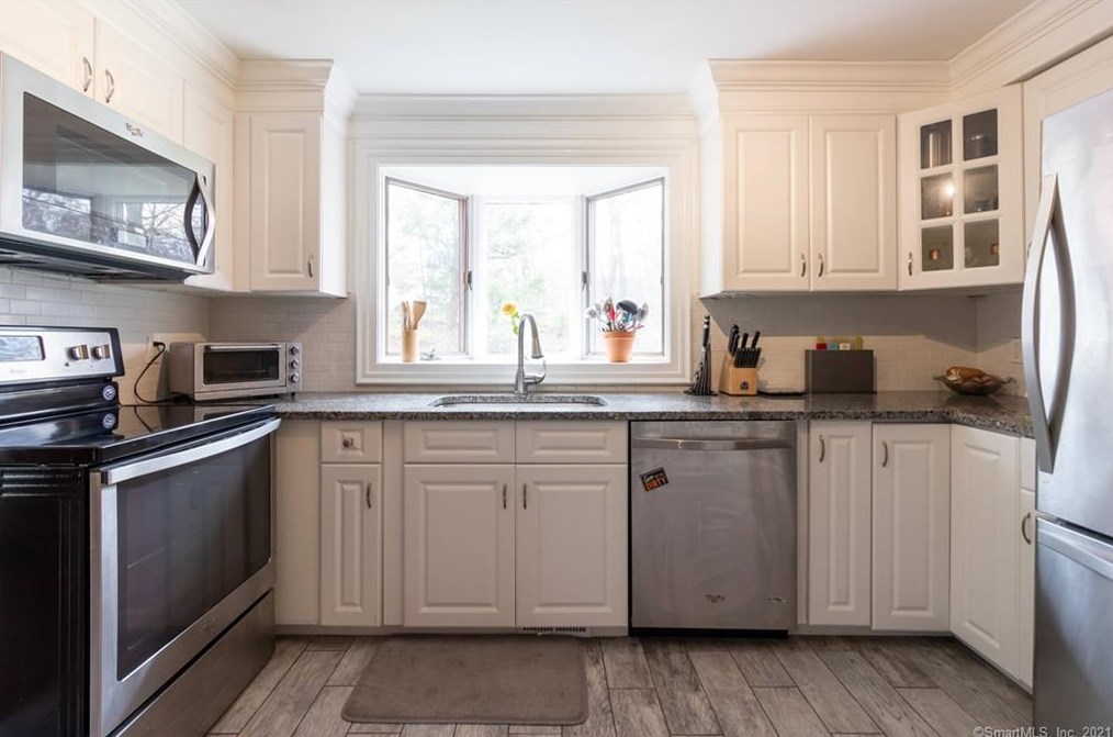 28 Legion Dr, Vernon, CT 06066-2810