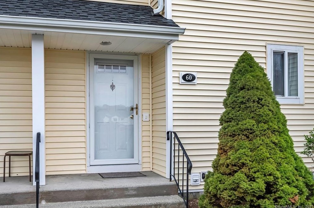 60 Stoneheights Dr #60, Waterford, CT 06385