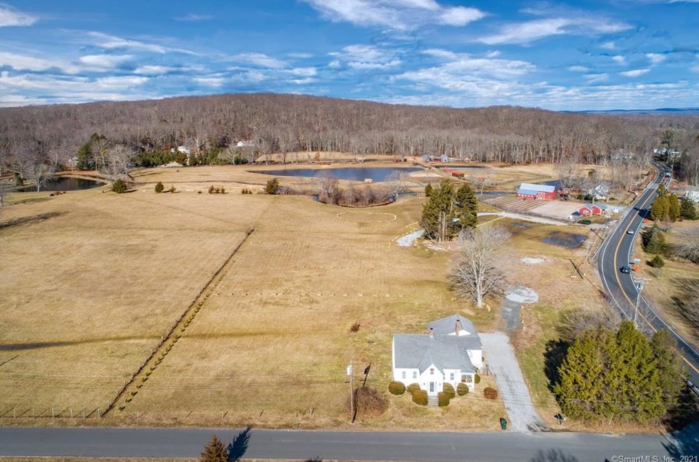 4 Bahr Rd, Deep River, CT 06417