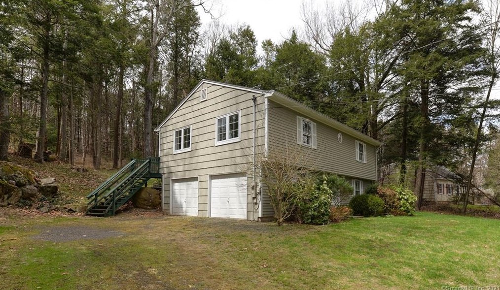 61 Riverhill Rd, Southbury, CT 06488-2245