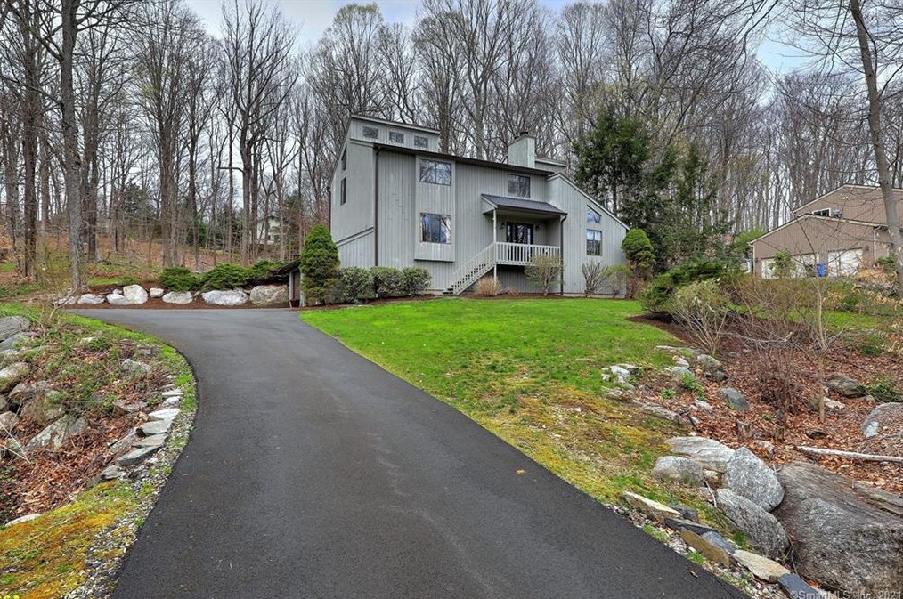 40 Harmony Ln, Upper Stepney, CT 06468