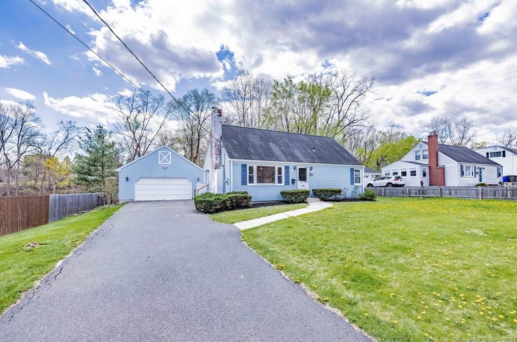 127 Sunset St, Windsor Locks, CT 06096