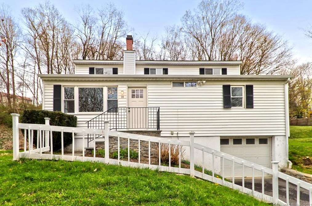 39 Kayview Ave, Bethel, CT 06801