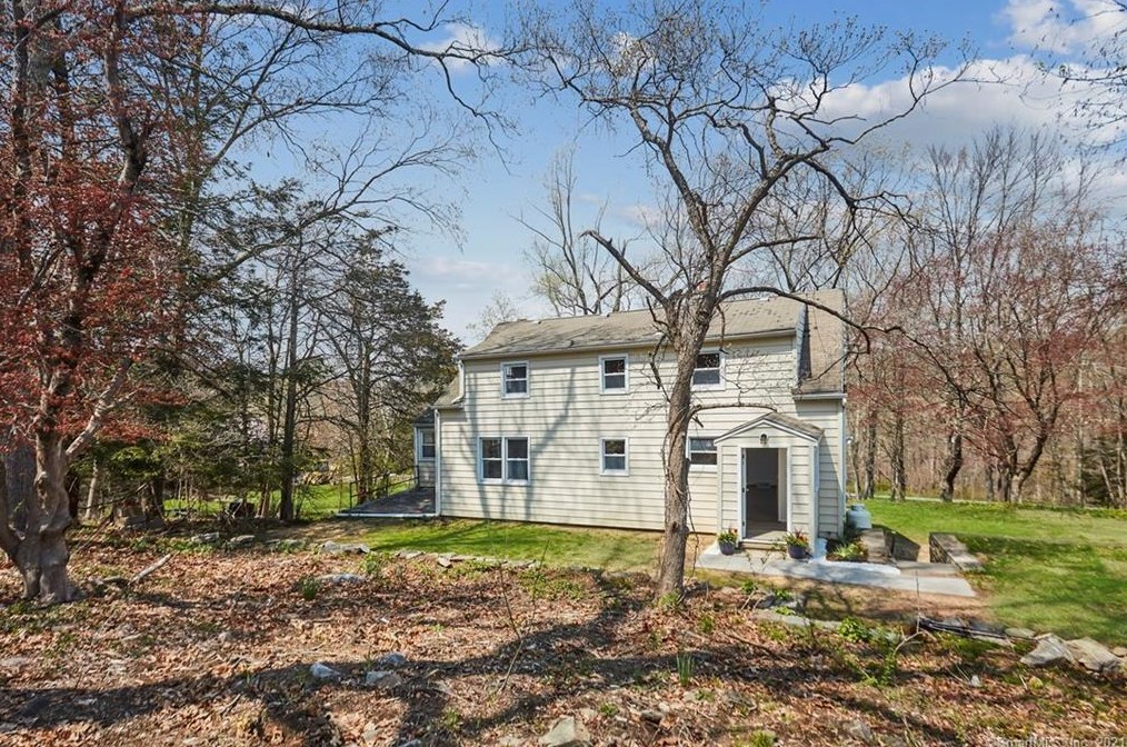 55 Obtuse Rocks Rd, Brookfield Center, CT 06804
