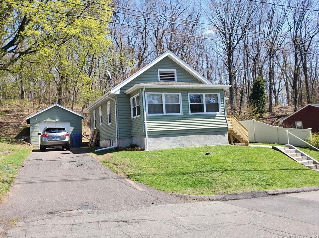 45 Button St, Meriden, CT 06450-2305