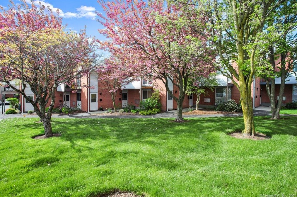 208 Flax Hill Rd #20, Norwalk, CT 06854