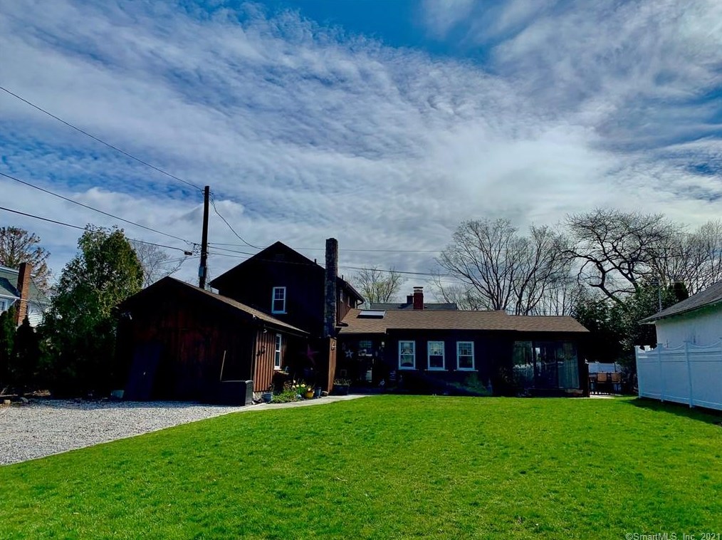 110 E Wharf Rd, Madison, CT 06443