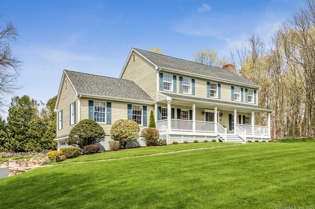 18 Summer View Dr, Upper Stepney, CT 06468