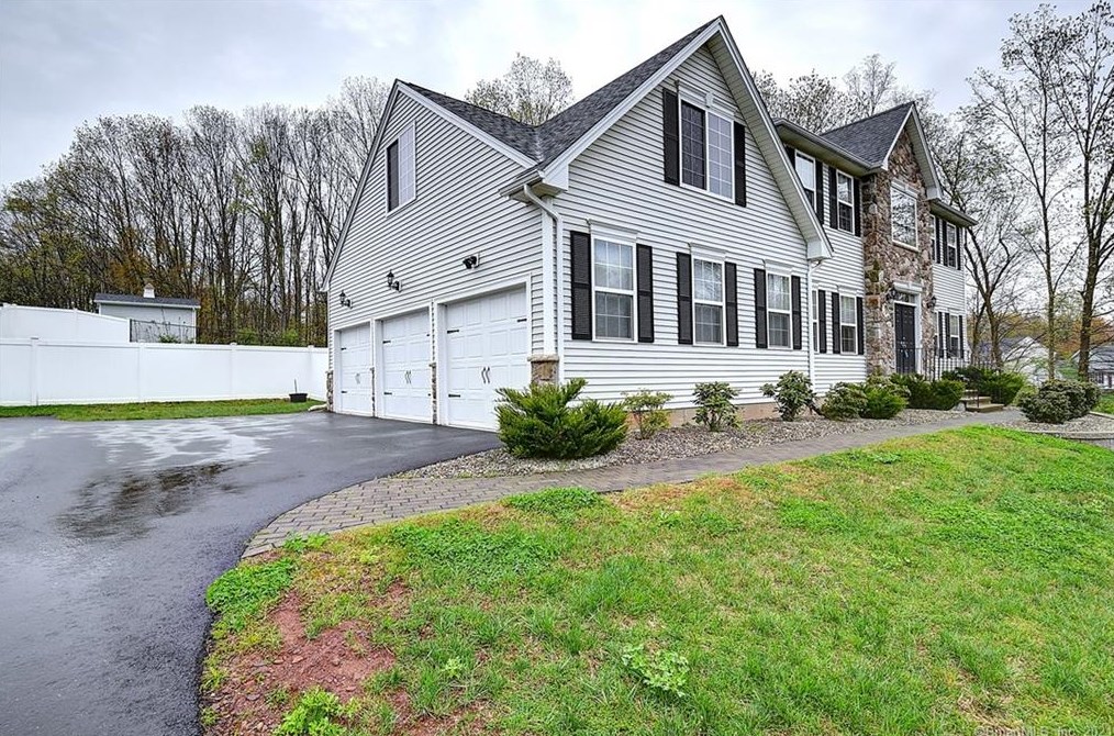 26 Bucks Xing, Cromwell, CT 06416-1184