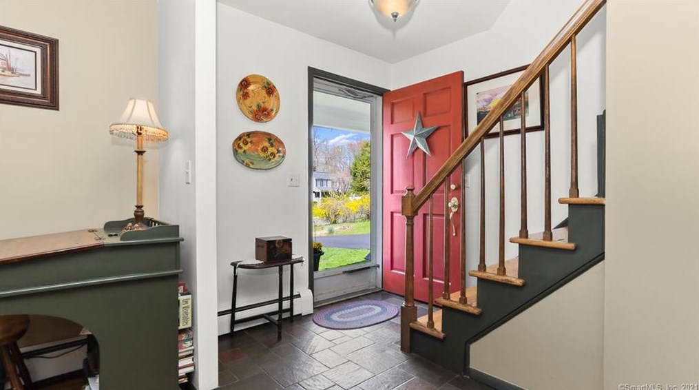 10 Partridge Dr, Bethel, CT 06801