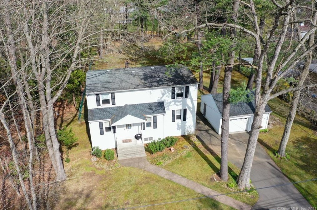 32 Ezra St, North Haven, CT 06473