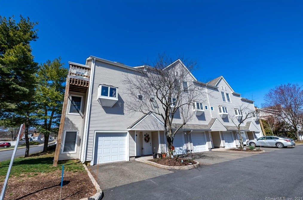 158 Paddock Ave, Meriden CT  06450-6972 exterior