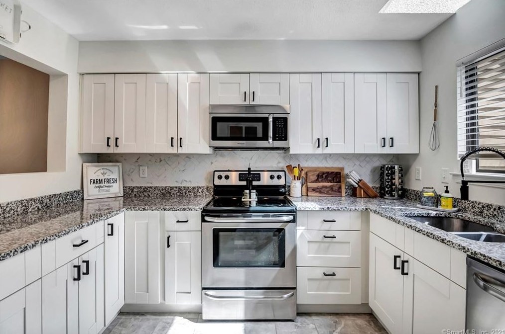 266 Opening Hill Rd, Branford, CT 06405-2261