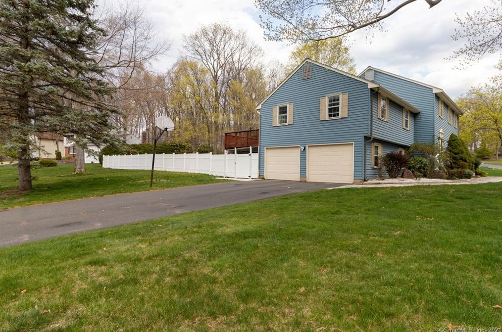 105 Wood Pond Rd, Wapping, CT 06074