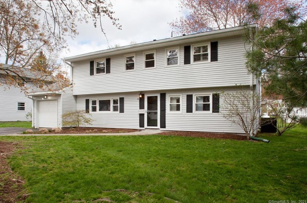 42 Portage Rd, Hartford, CT 06117-1528
