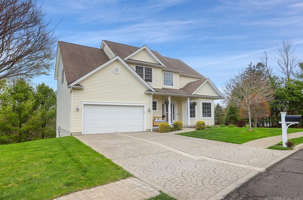 2 Spring Ridge Ct, Danbury, CT 06811 exterior