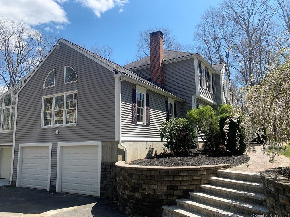 30 Andy Ln, Guilford, CT 06437-1095