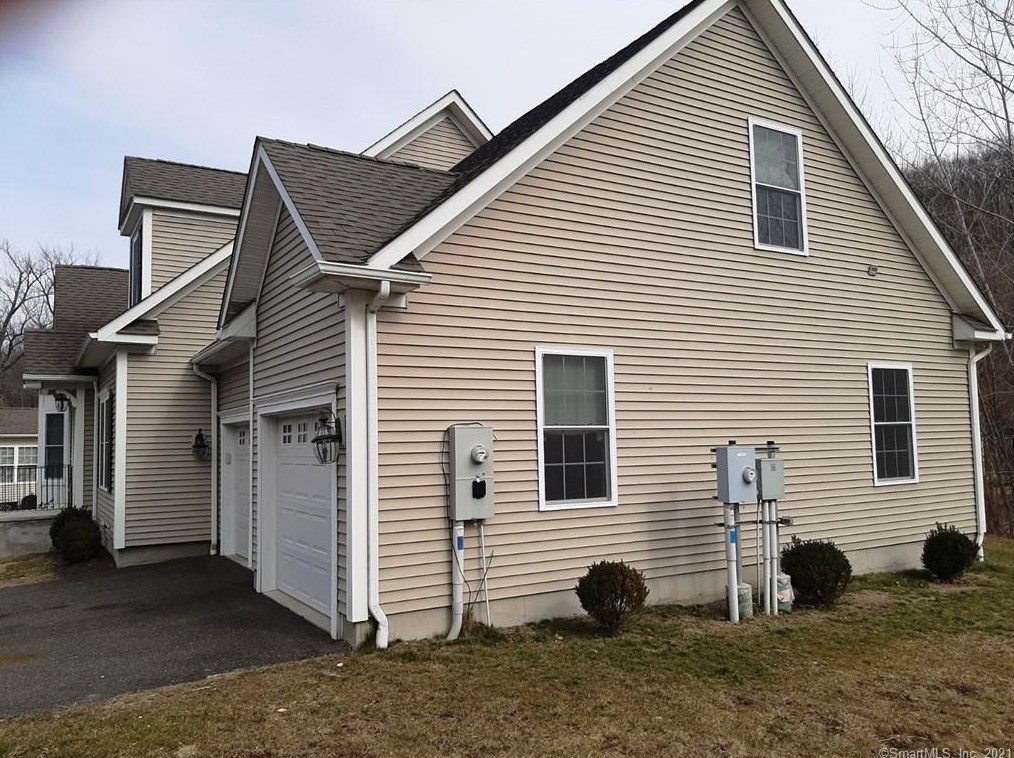 2 Manor Ln Unit 2, Bethel, CT