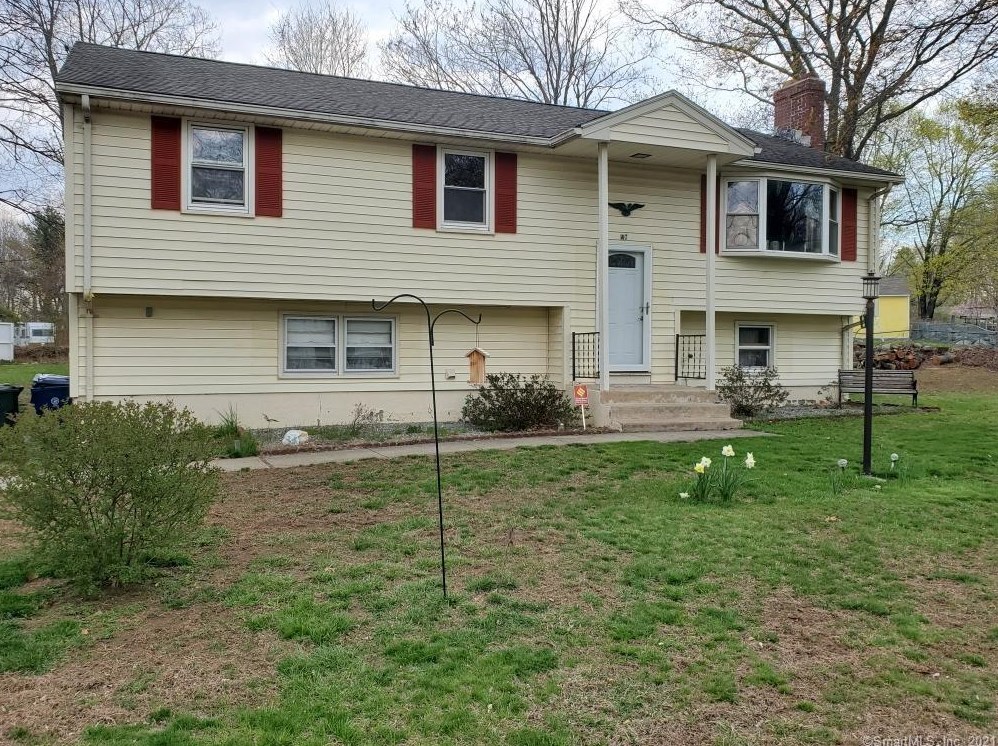 40 Pemberton Rd, Chestnut Hill, CT 06226-3717
