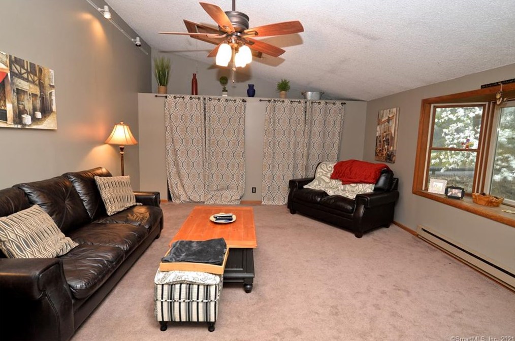 8 Oswego Rd, Danbury, CT 06812-4719