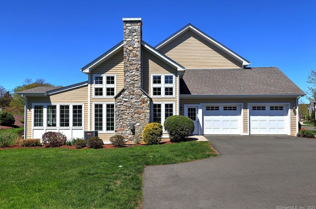 195 Sunrise Hill Cir #195, Orange, CT 06477