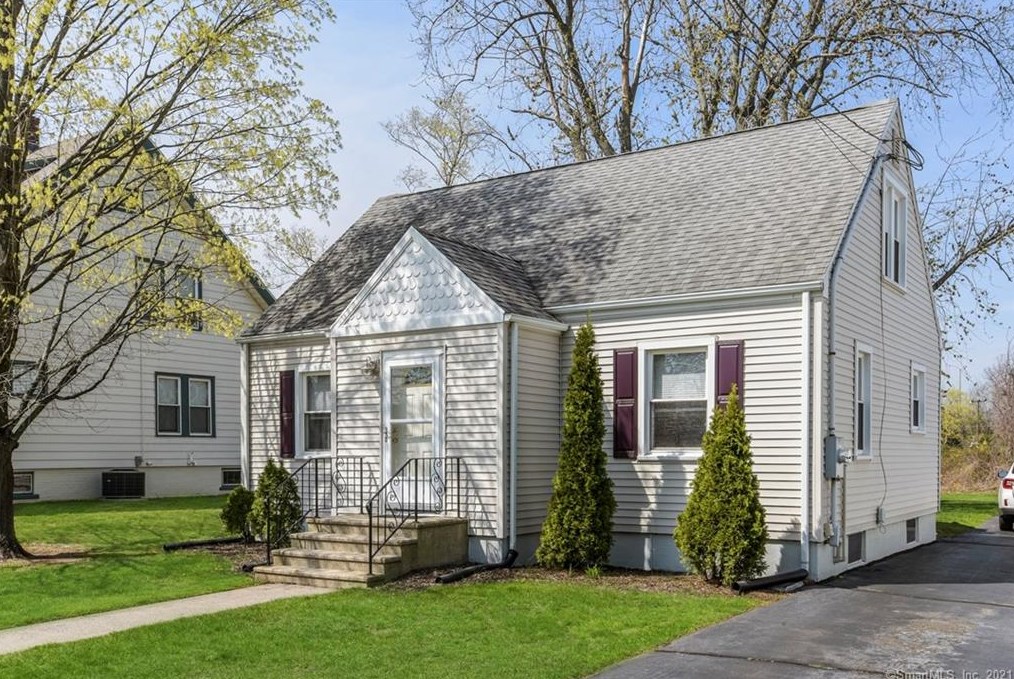 9 Peck St, North Haven, CT 06473