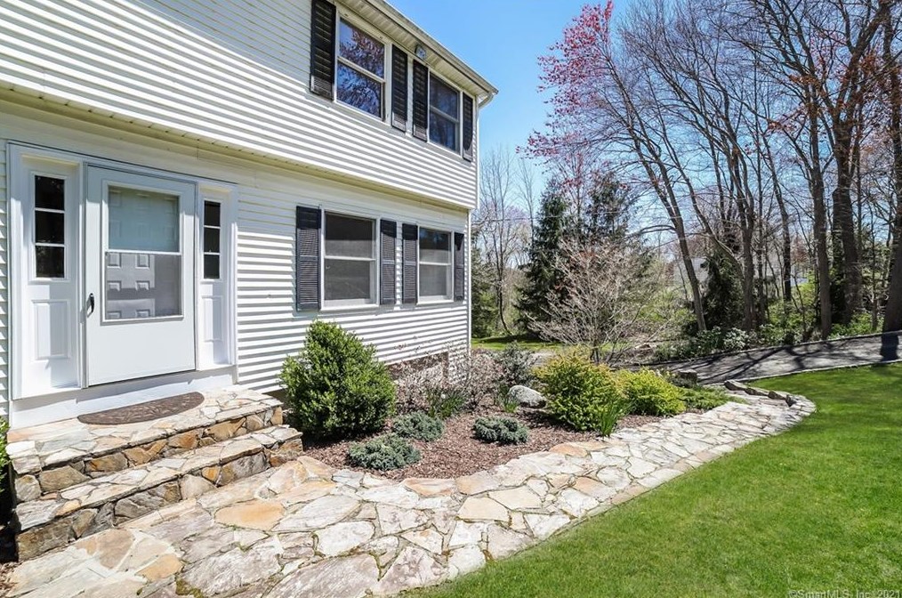 39 Old Hawleyville Rd, Bethel, CT 06801