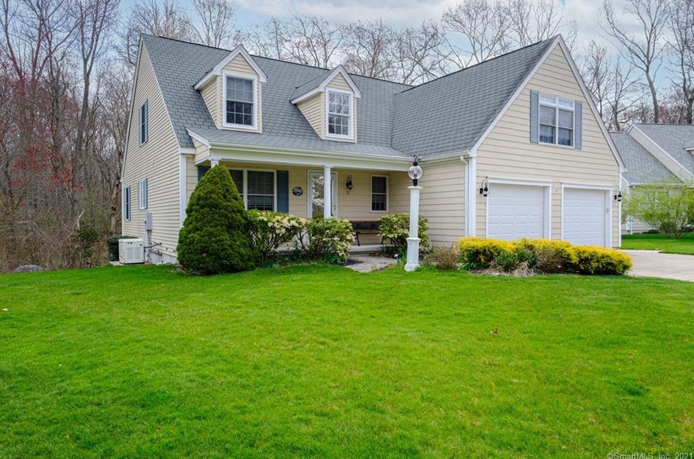 12 Village Dr, Waterford, CT 06385