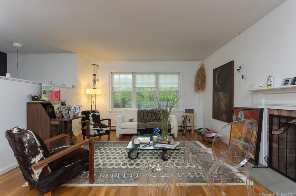 9 Windsor Ln, Cos Cob, CT 06807-1817