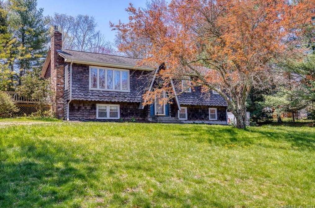 18 Robbie Rd, Moodus, CT 06469