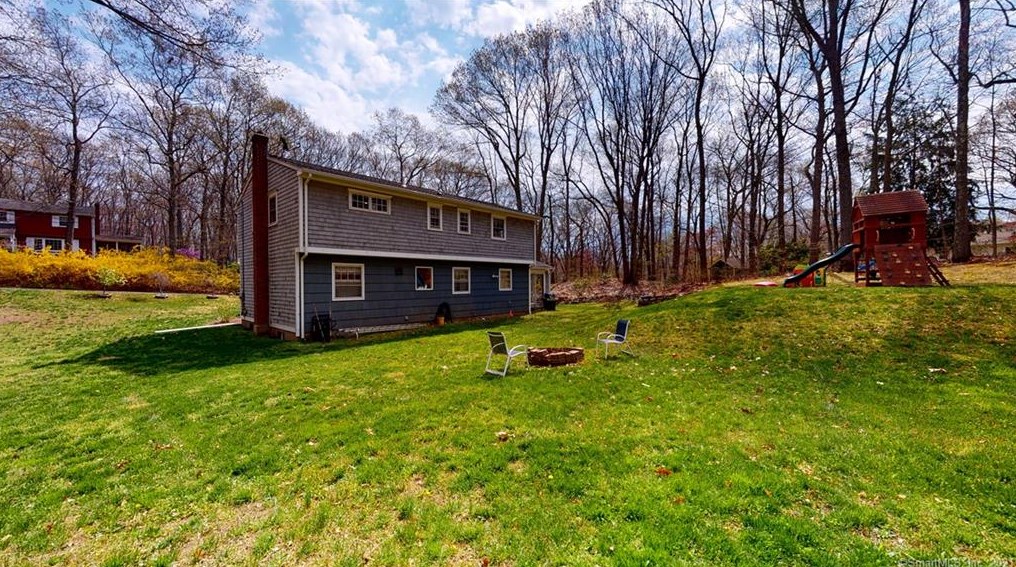 11 Stonehedge Rd, Norwalk, CT 06851