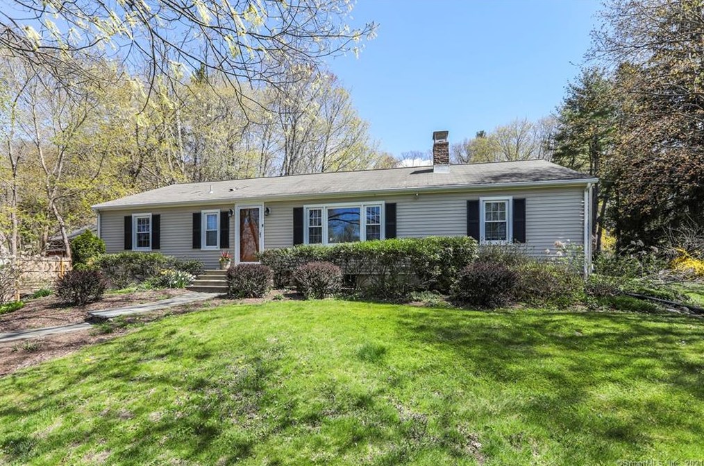 10 Cherry Ln, Brookfield Center, CT 06804