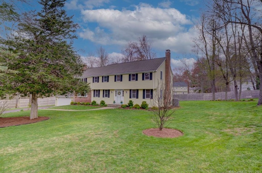 1 Somerset Ln, Simsbury, CT 06070-1716
