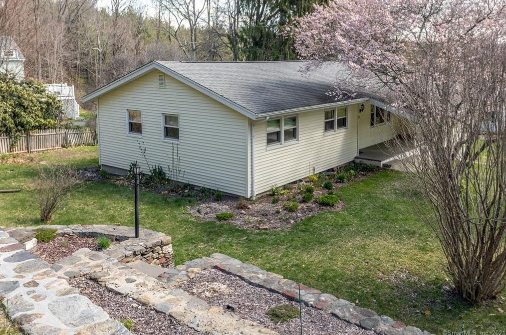 3 Hurley St, Litchfield, CT 06759