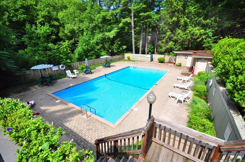 123 Library Ln, Simsbury CT  06070-2162 exterior